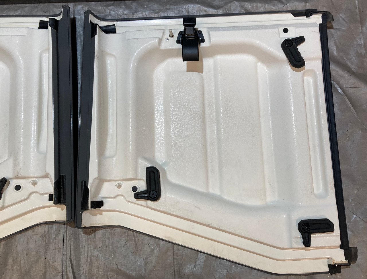 2020-2024 Jeep Gladiator JT OEM Removable Hard Top Assembly w/ Freedom Panels / Sting-Gray JT002 - Image 9