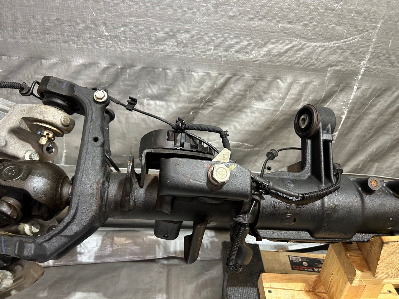 2020-2024 Jeep Gladiator JT Dana M210 Wide Track Front Axle Assembly / 4.10 / 68376929AJ / 28K JT003 - Image 5
