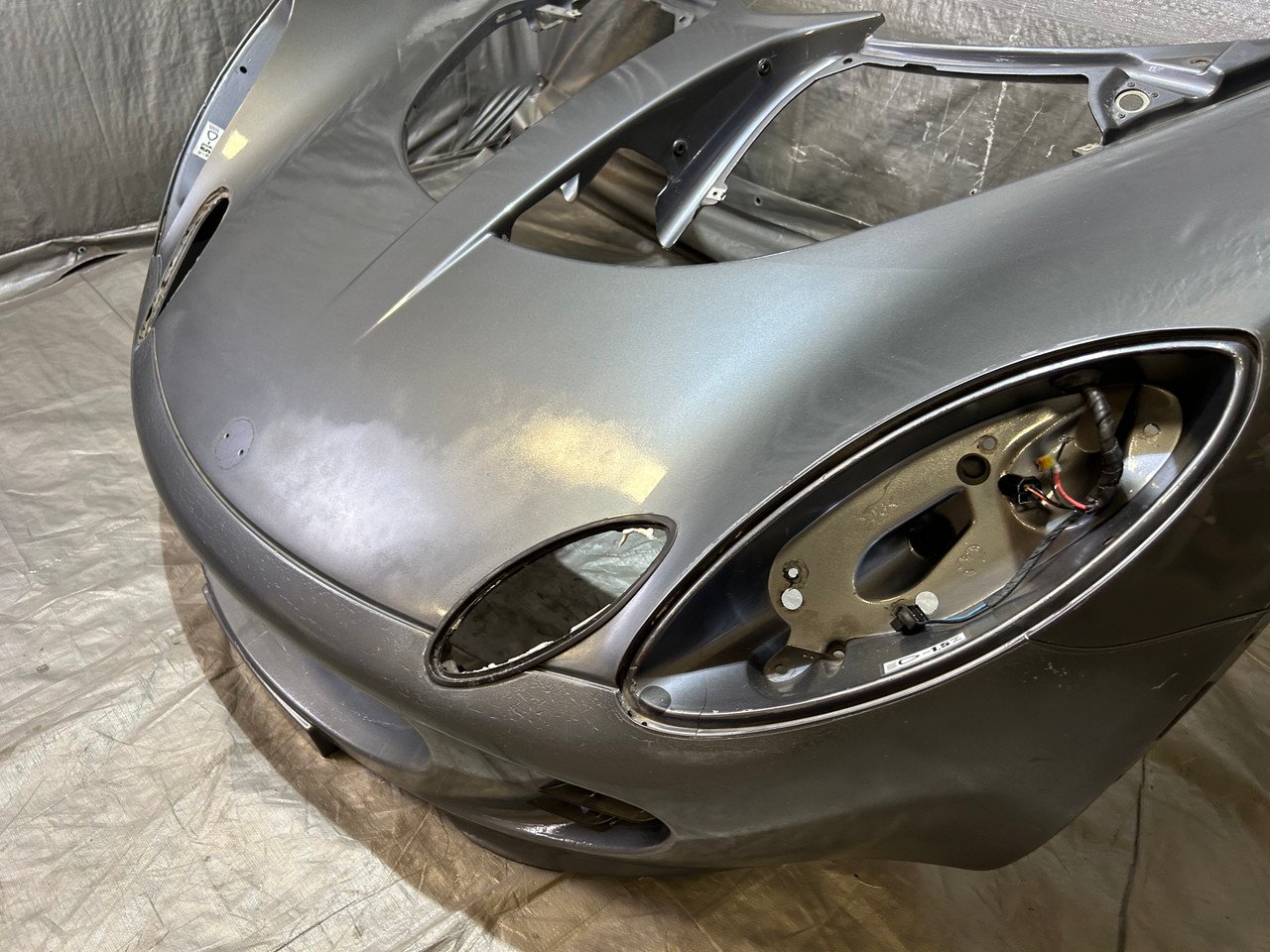 2005-2006 Lotus Elise OEM Front Clamshell *DAMAGED* / LEL03 - Image 4