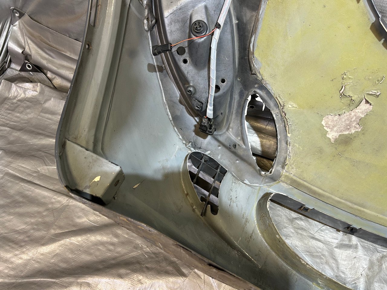 2005-2006 Lotus Elise OEM Front Clamshell *DAMAGED* / LEL03 - Image 27