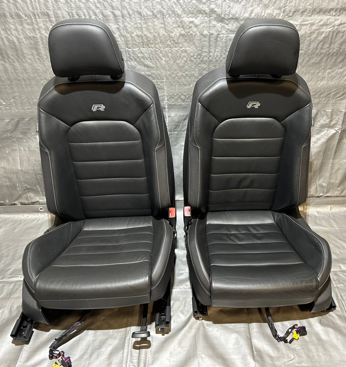 2015-2017 Volkswagen MK7 Golf R Black Leather Front Seats / Pair / M7R09